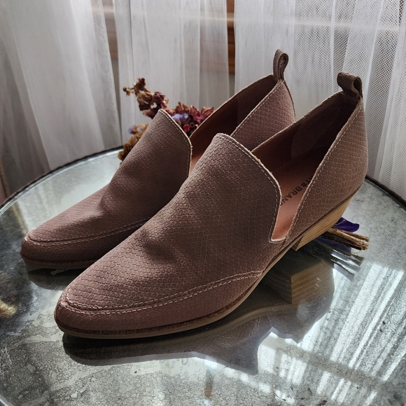 Lucky Brand Mahzan style Suede Flat size 7 - Picture 7 of 7